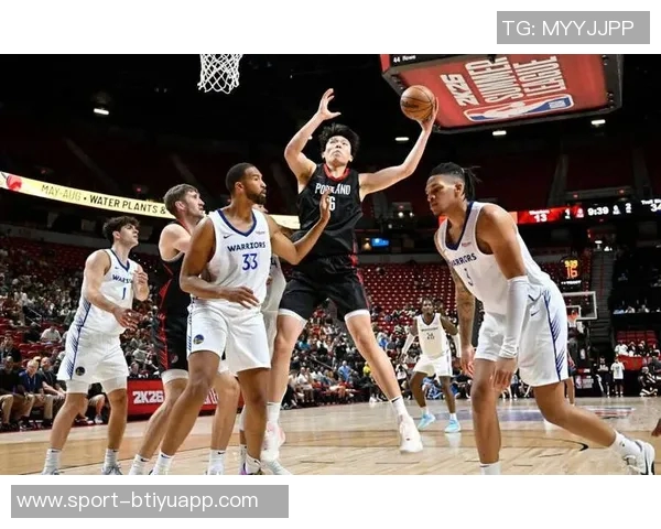 里斯压哨三分绝杀全场杨瀚森高举庆祝展现强大团队精神